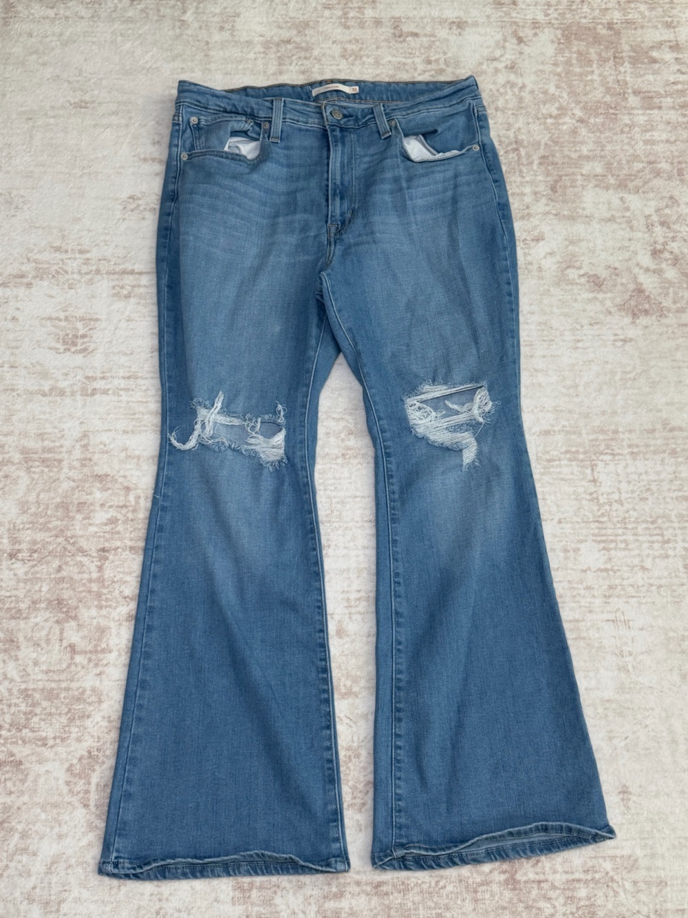 Levi’s 726 Flare Jeans Light Wash Distressed Knees Women’s Size 33 // W33 L30